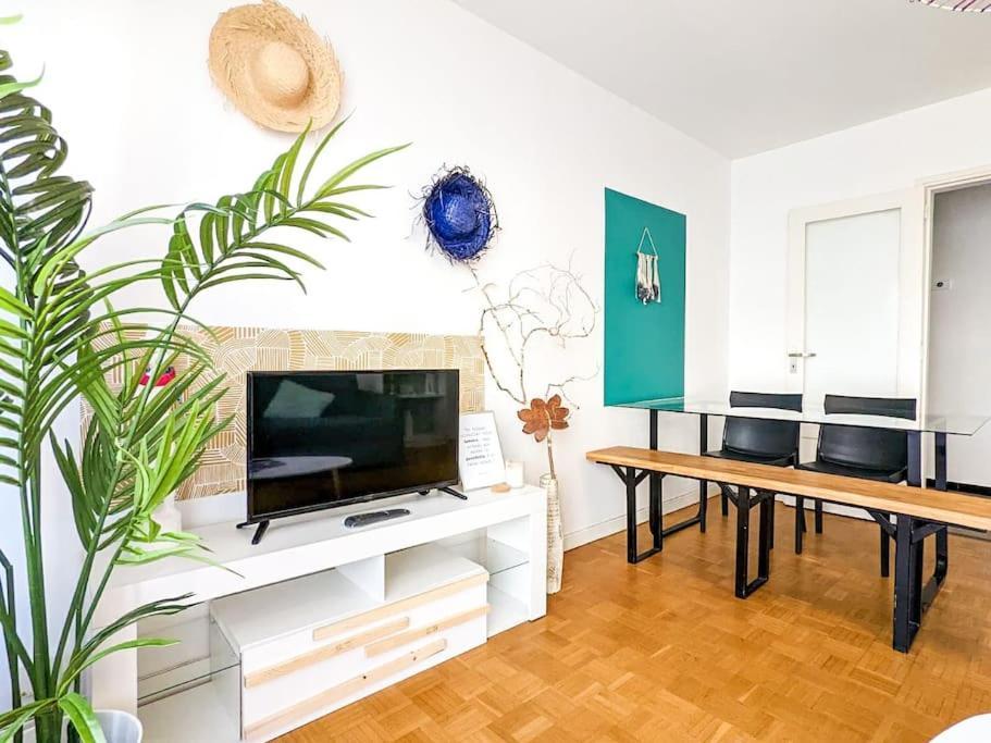 Cosy Spring 2Ch - Place Verdun - Stationnement Gratuit Pau Exterior photo